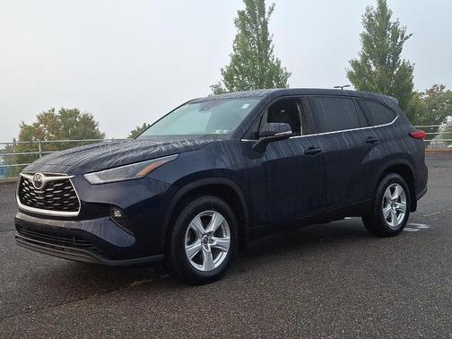 2022 Toyota Highlander LE