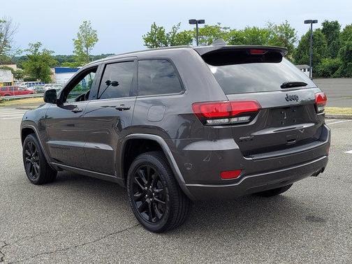 Photo 4 of 33 of 2020 Jeep Grand Cherokee Altitude
