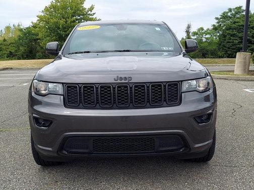 Photo 2 of 33 of 2020 Jeep Grand Cherokee Altitude