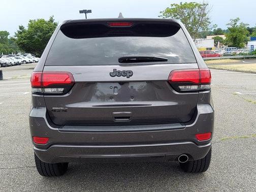 Photo 5 of 33 of 2020 Jeep Grand Cherokee Altitude