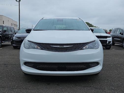 2026 Chrysler Voyager LX