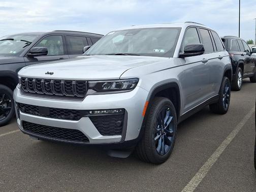 Silver Zynith 2026 Jeep Grand Cherokee Sport