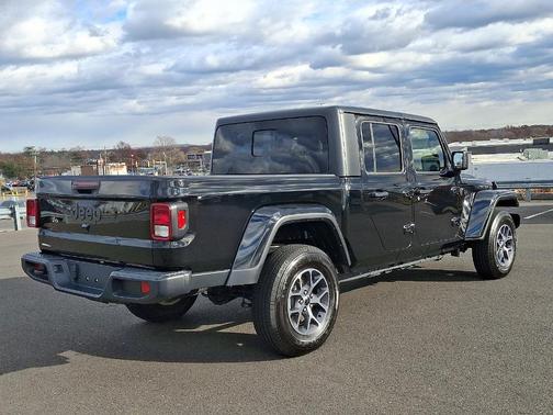 2024 Jeep Gladiator Sport