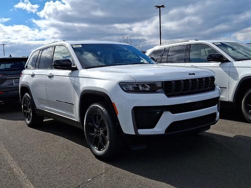 Bright White Clearcoat 2026 Jeep Grand Cherokee Altitude 4x4