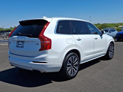 Crystal White Metallic 2020 Volvo XC90 T5 Momentum 7 Passenger