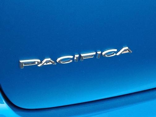Hydro Blue Pearlcoat 2027 Chrysler Pacifica SELECT