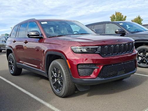 2025 Jeep Grand Cherokee Laredo