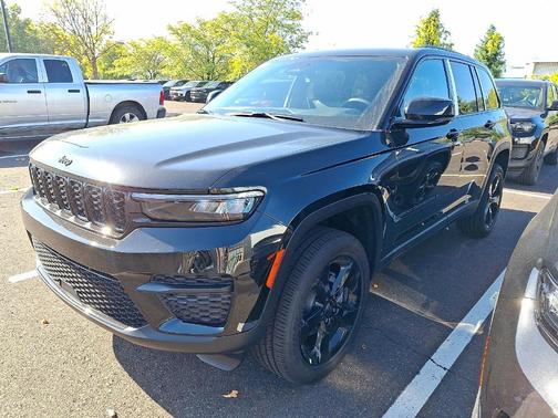 2025 Jeep Grand Cherokee Laredo