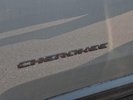 Sting Gray Clearcoat 2026 Jeep Cherokee LAREDO/LIMITED