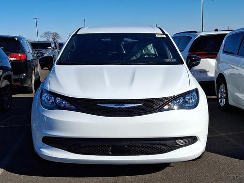 2026 Chrysler Voyager LX