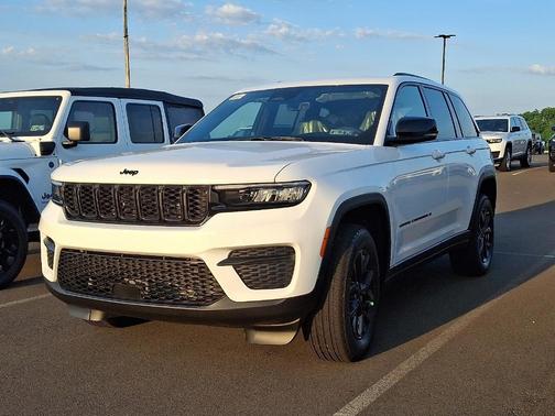 2025 Jeep Grand Cherokee Laredo