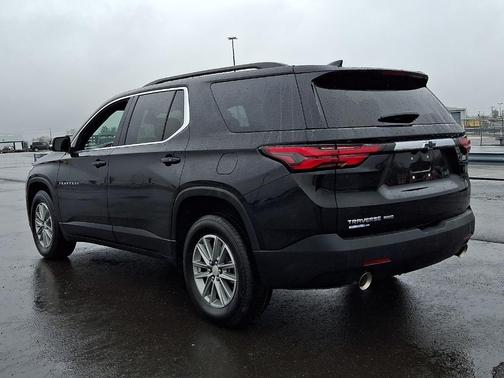Mosaic Black Metallic 2023 Chevrolet Traverse LT Cloth