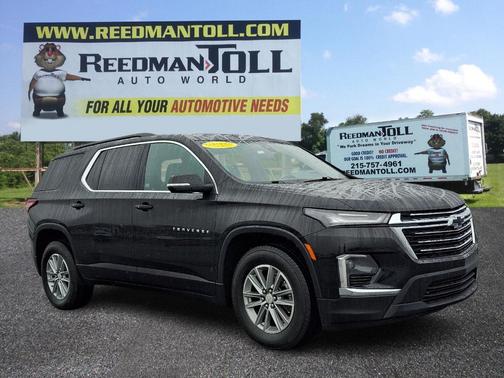 Mosaic Black Metallic 2023 Chevrolet Traverse LT Cloth