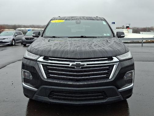 Mosaic Black Metallic 2023 Chevrolet Traverse LT Cloth