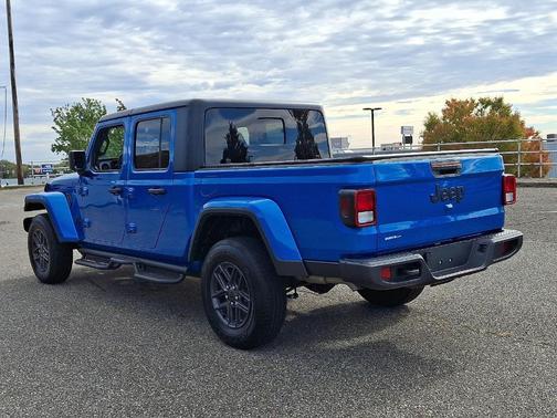 2024 Jeep Gladiator Sport