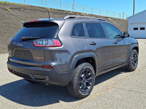 Granite Crystal Clearcoat Metallic 2020 Jeep Cherokee Trailhawk