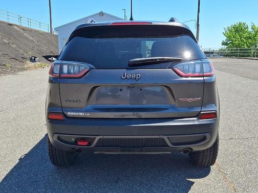 Granite Crystal Clearcoat Metallic 2020 Jeep Cherokee Trailhawk