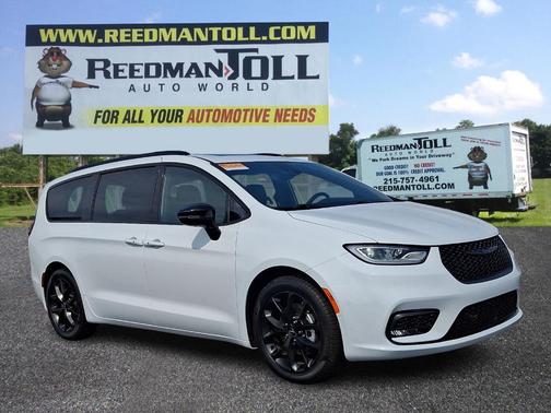 Bright White Clearcoat 2024 Chrysler Pacifica Limited