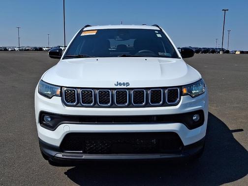 Bright White Clearcoat 2023 Jeep Compass Latitude Lux
