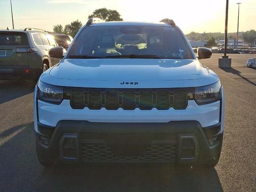 Bright White Clearcoat 2026 Jeep Cherokee LAREDO/LIMITED