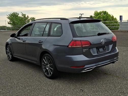 Platinum Gray Metallic 2019 Volkswagen Golf SportWagen 1.4T SE