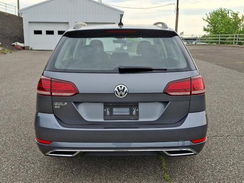 Platinum Gray Metallic 2019 Volkswagen Golf SportWagen 1.4T SE
