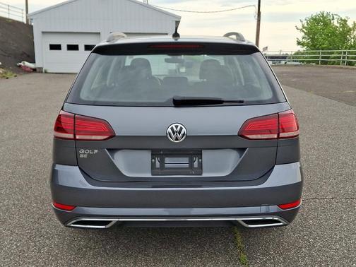 Platinum Gray Metallic 2019 Volkswagen Golf SportWagen 1.4T SE