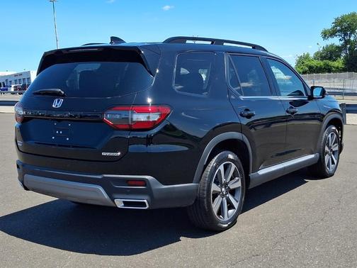 Crystal Black Pearl 2023 Honda Pilot Touring