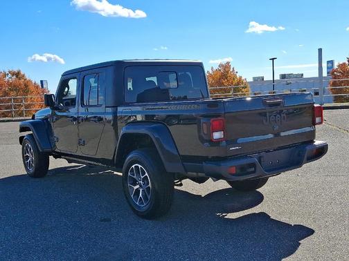 2024 Jeep Gladiator Sport
