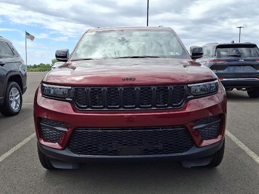 2025 Jeep Grand Cherokee Laredo