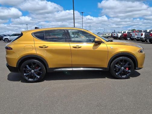 Gold 2024 Dodge Hornet R/T Plus