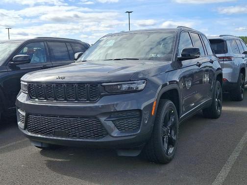2025 Jeep Grand Cherokee Laredo