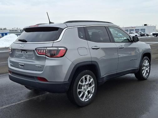 2023 Jeep Compass Latitude Lux