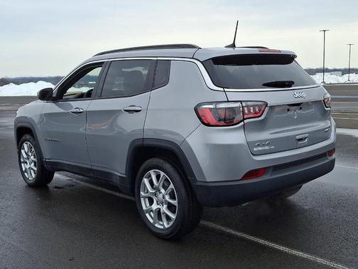 2023 Jeep Compass Latitude Lux
