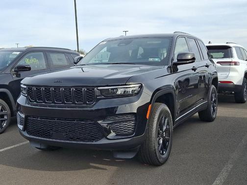 2025 Jeep Grand Cherokee Laredo