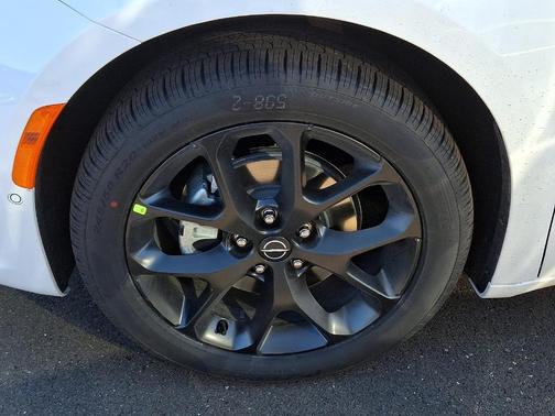 Bright White Clearcoat 2026 Chrysler Pacifica Select