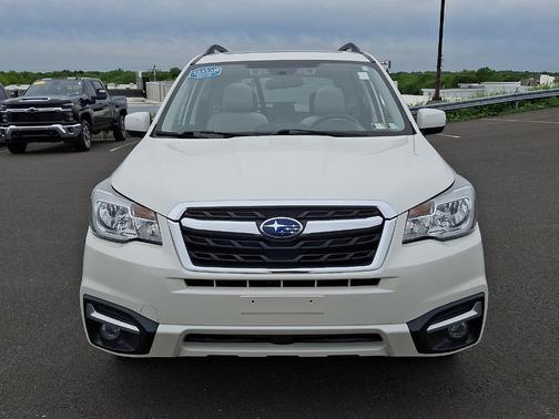 Crystal White Pearl 2018 Subaru Forester 2.5i Premium