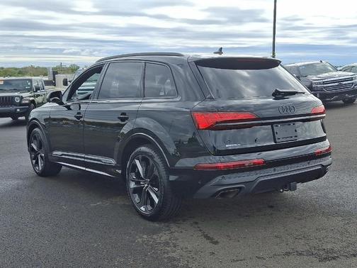 2025 Audi Q7 55 Premium