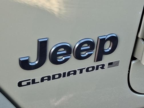 2026 Jeep Gladiator Sport