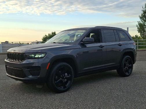 2023 Jeep Grand Cherokee Laredo