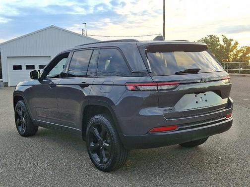 2023 Jeep Grand Cherokee Laredo