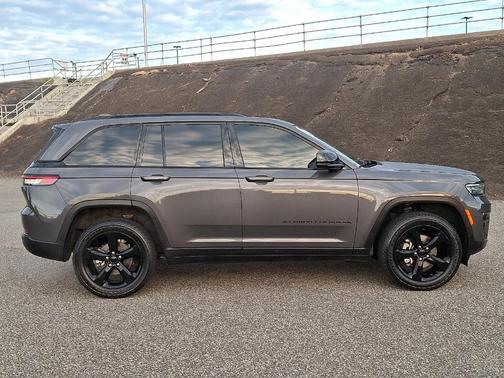 2023 Jeep Grand Cherokee Laredo