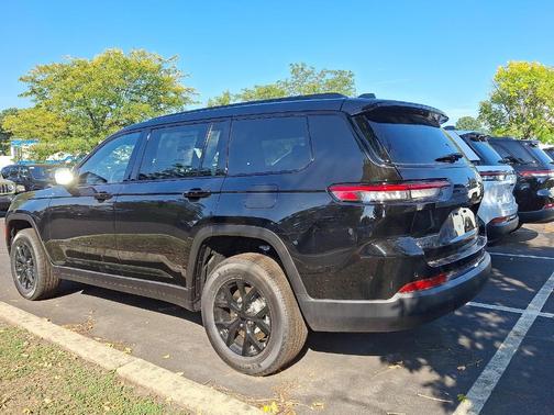 2025 Jeep Grand Cherokee L Laredo