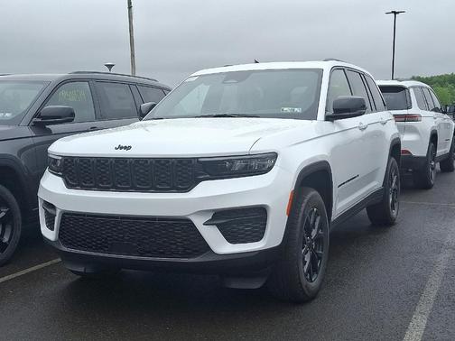 2025 Jeep Grand Cherokee Laredo