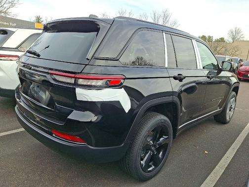 2025 Jeep Grand Cherokee Laredo