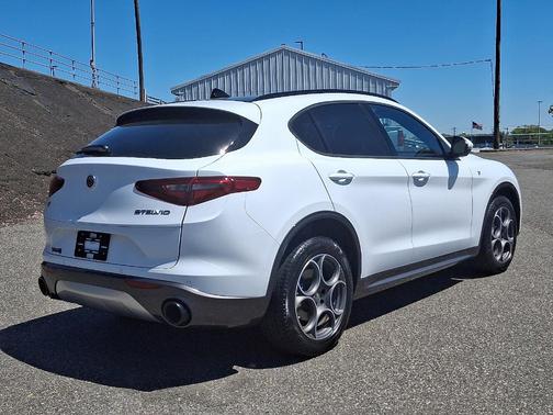 2022 Alfa Romeo Stelvio Ti