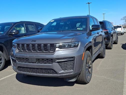 Metallic 2026 Jeep Grand Cherokee Altitude 4x4