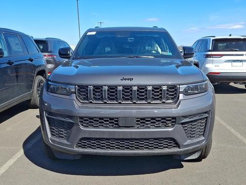 Metallic 2026 Jeep Grand Cherokee Altitude 4x4