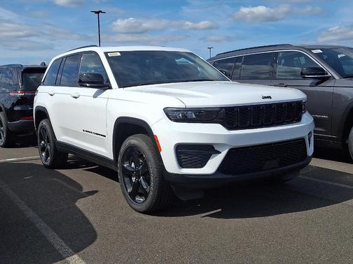 2025 Jeep Grand Cherokee Laredo