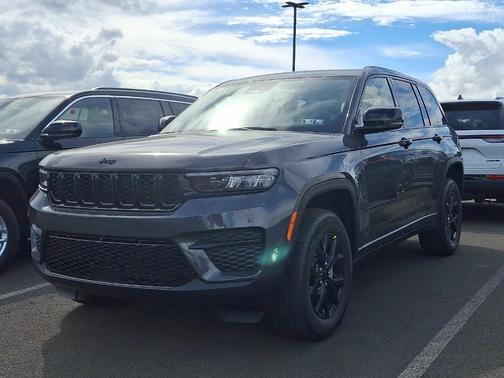 2025 Jeep Grand Cherokee Laredo
